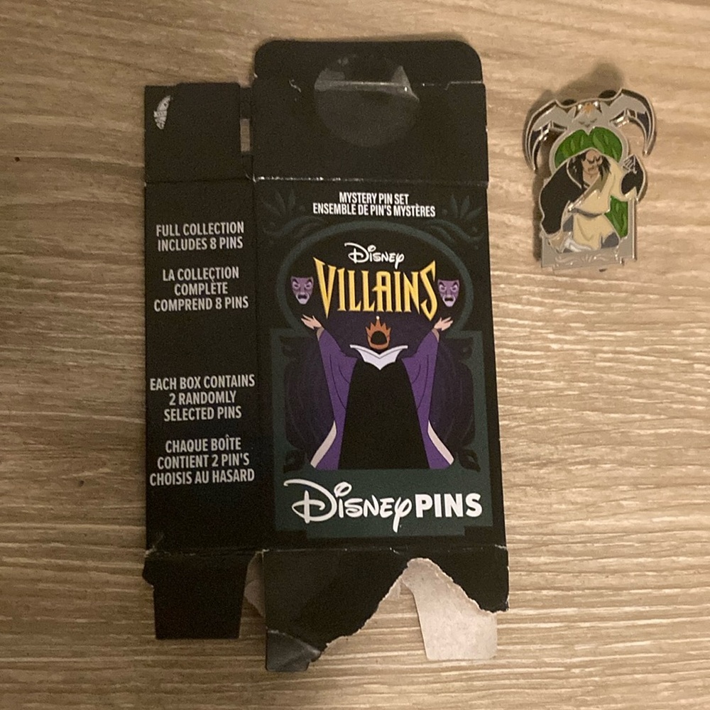 Disney Villains Mystery Pin Set